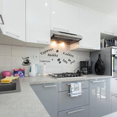 Apartman Mark Apartment พูลา ภายนอก รูปภาพ