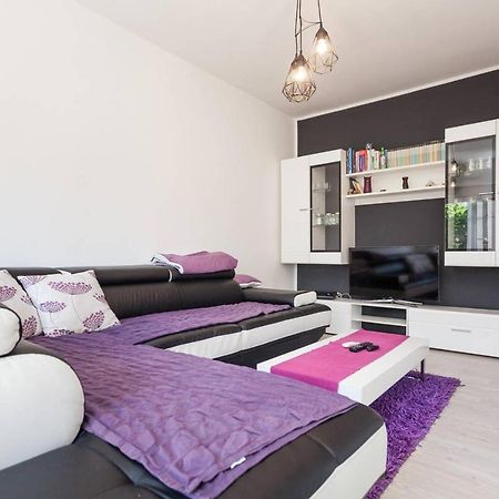 Apartman Mark Apartment พูลา ภายนอก รูปภาพ
