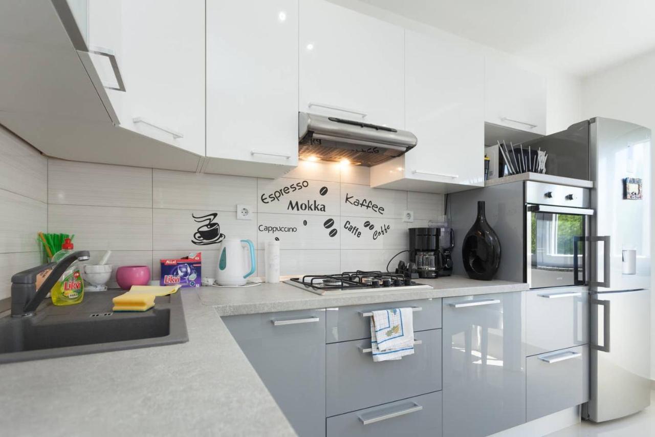 Apartman Mark Apartment พูลา ภายนอก รูปภาพ