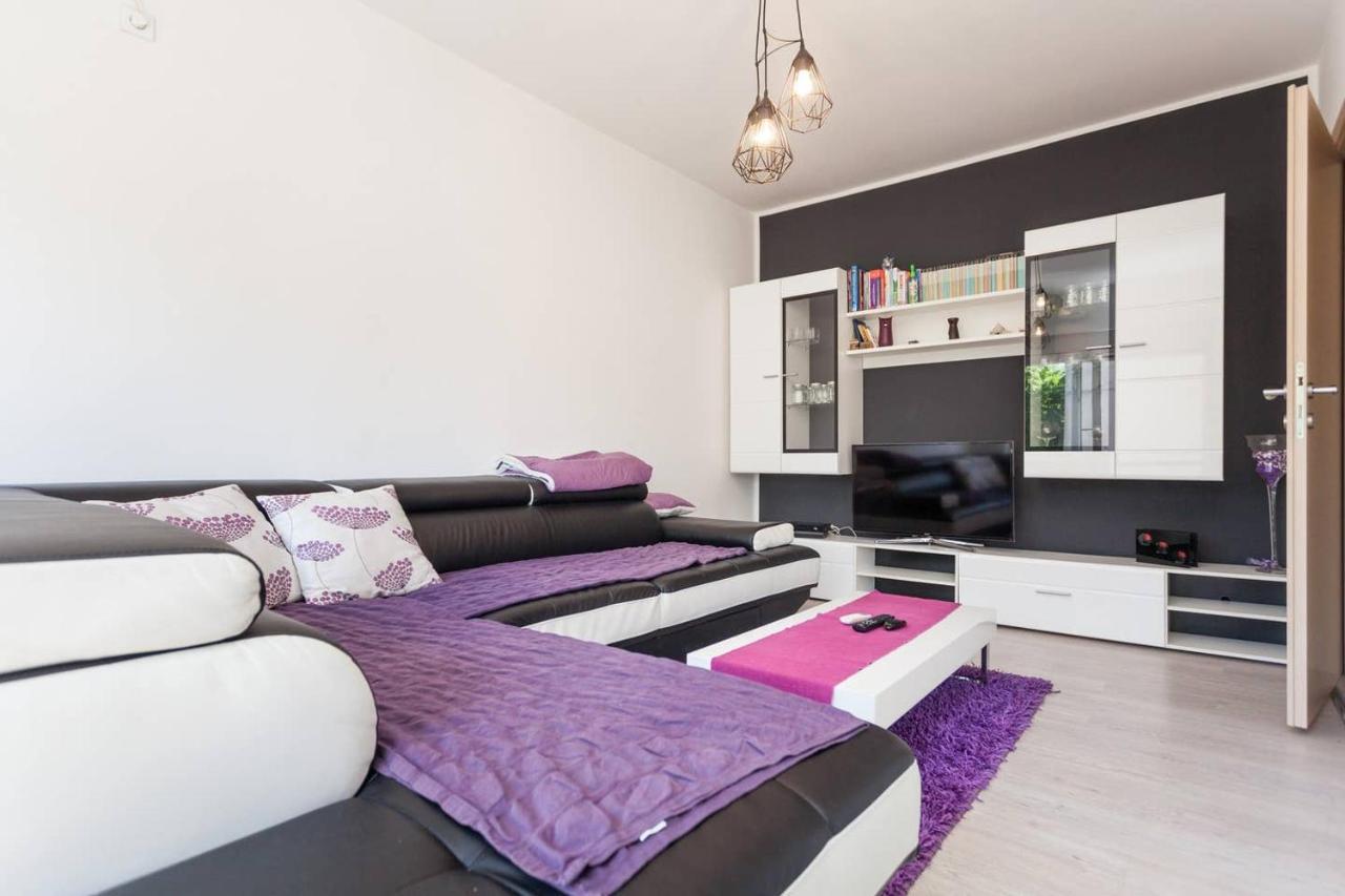 Apartman Mark Apartment พูลา ภายนอก รูปภาพ