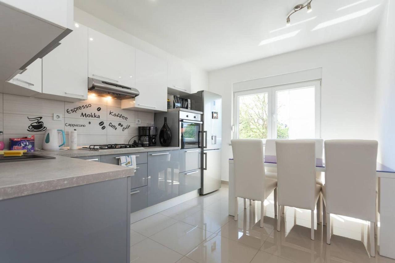 Apartman Mark Apartment พูลา ภายนอก รูปภาพ
