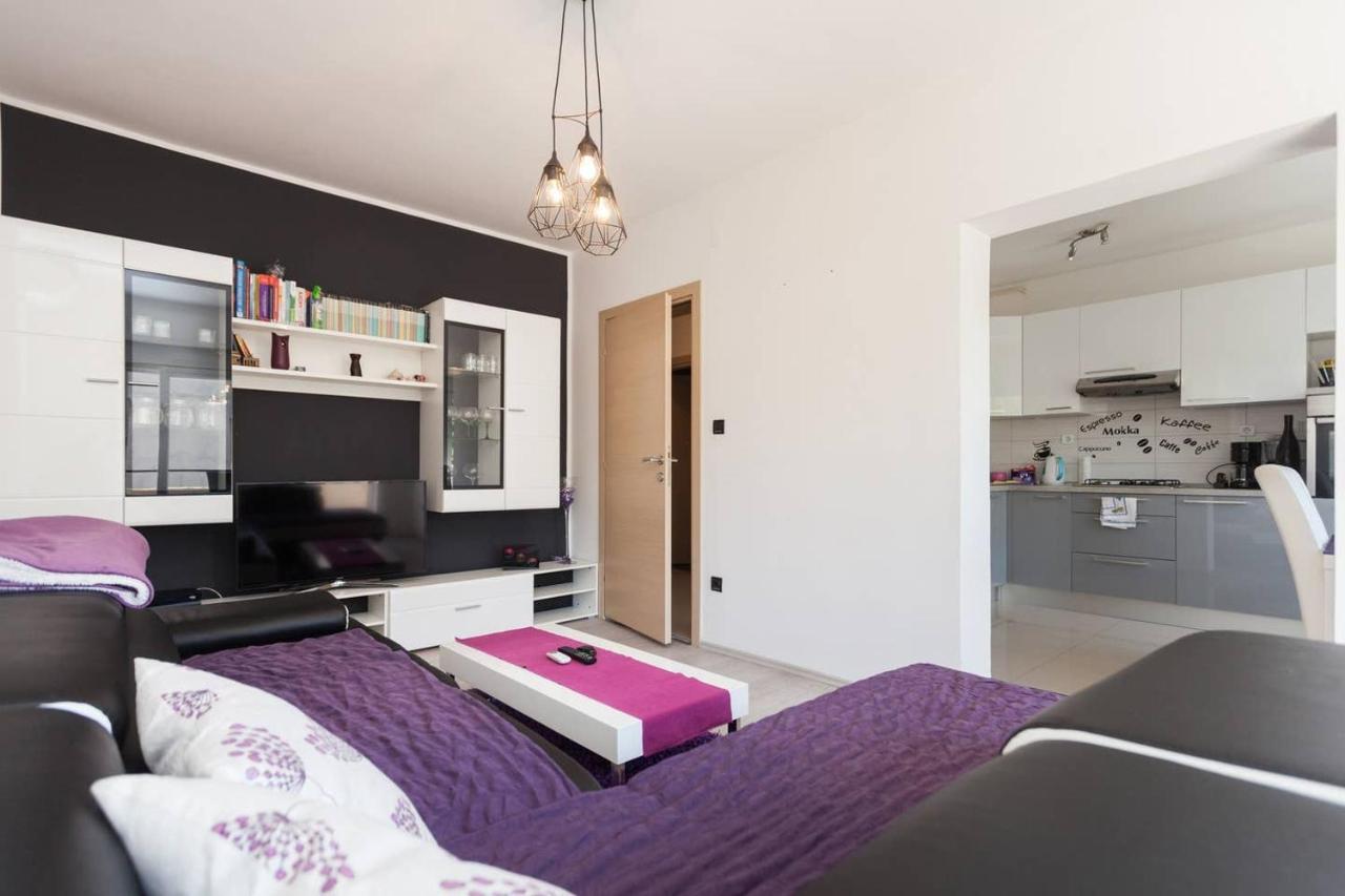 Apartman Mark Apartment พูลา ภายนอก รูปภาพ