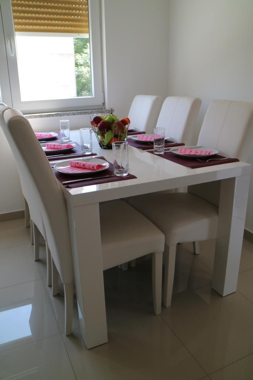 Apartman Mark Apartment พูลา ภายนอก รูปภาพ